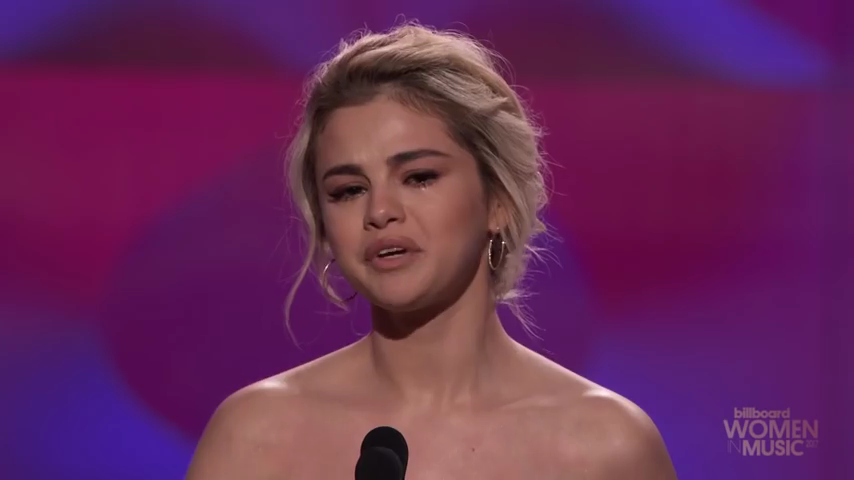 Selena_Gomez_Tearfully_Accepts_Woman_of_the_Year_Award_at_Billboard_s_Women_in_Music_2017_-_YouTube_28480p29_mp40178.png