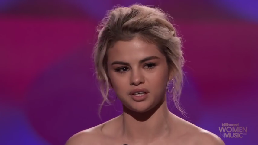 Selena_Gomez_Tearfully_Accepts_Woman_of_the_Year_Award_at_Billboard_s_Women_in_Music_2017_-_YouTube_28480p29_mp40200.png