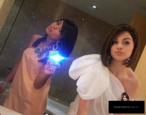 Nicole-Anderson-Selena-Gomez-Rare-selena-gomez-11747873-492-389.jpg