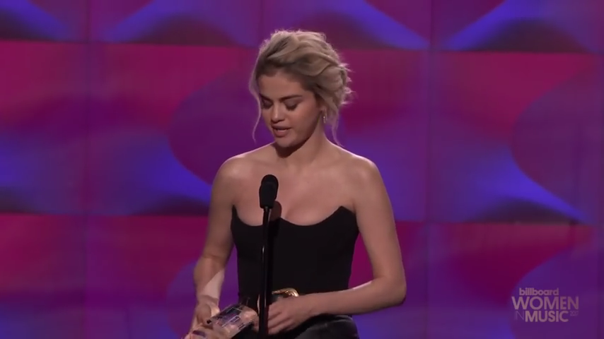 Selena_Gomez_Tearfully_Accepts_Woman_of_the_Year_Award_at_Billboard_s_Women_in_Music_2017_-_YouTube_28480p29_mp40013.png