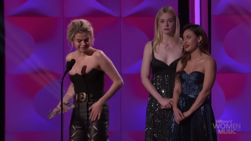Selena_Gomez_Tearfully_Accepts_Woman_of_the_Year_Award_at_Billboard_s_Women_in_Music_2017_-_YouTube_28480p29_mp40022.png
