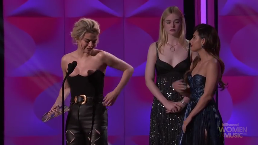 Selena_Gomez_Tearfully_Accepts_Woman_of_the_Year_Award_at_Billboard_s_Women_in_Music_2017_-_YouTube_28480p29_mp40023.png