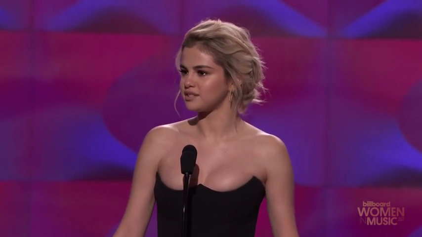 Selena_Gomez_Tearfully_Accepts_Woman_of_the_Year_Award_at_Billboard_s_Women_in_Music_2017_-_YouTube_28480p29_mp40054.png