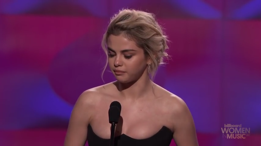 Selena_Gomez_Tearfully_Accepts_Woman_of_the_Year_Award_at_Billboard_s_Women_in_Music_2017_-_YouTube_28480p29_mp40071.png