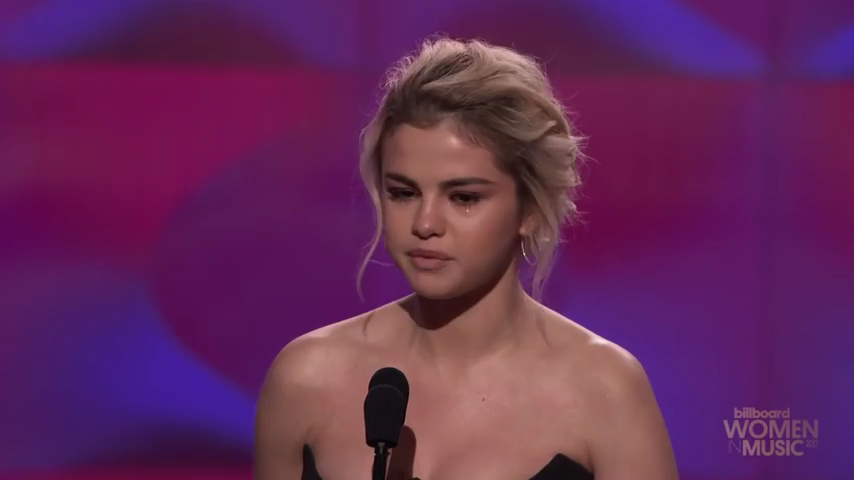 Selena_Gomez_Tearfully_Accepts_Woman_of_the_Year_Award_at_Billboard_s_Women_in_Music_2017_-_YouTube_28480p29_mp40083.png