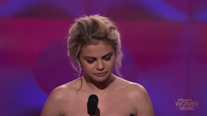 Selena_Gomez_Tearfully_Accepts_Woman_of_the_Year_Award_at_Billboard_s_Women_in_Music_2017_-_YouTube_28480p29_mp40088.png