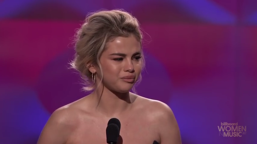 Selena_Gomez_Tearfully_Accepts_Woman_of_the_Year_Award_at_Billboard_s_Women_in_Music_2017_-_YouTube_28480p29_mp40095.png
