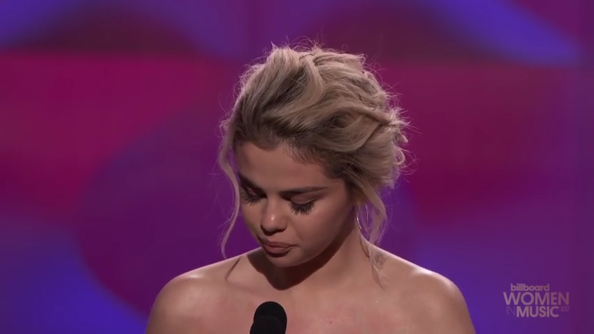 Selena_Gomez_Tearfully_Accepts_Woman_of_the_Year_Award_at_Billboard_s_Women_in_Music_2017_-_YouTube_28480p29_mp40133.png