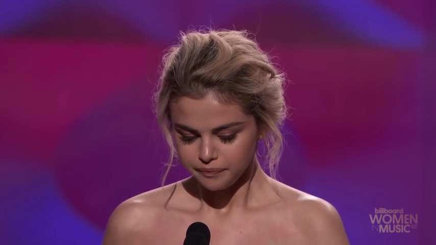 Selena_Gomez_Tearfully_Accepts_Woman_of_the_Year_Award_at_Billboard_s_Women_in_Music_2017_-_YouTube_28480p29_mp40136.png