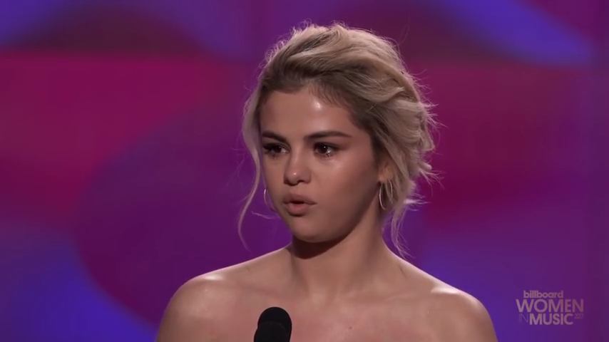 Selena_Gomez_Tearfully_Accepts_Woman_of_the_Year_Award_at_Billboard_s_Women_in_Music_2017_-_YouTube_28480p29_mp40142.png