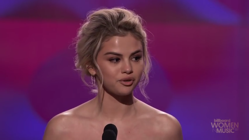 Selena_Gomez_Tearfully_Accepts_Woman_of_the_Year_Award_at_Billboard_s_Women_in_Music_2017_-_YouTube_28480p29_mp40171.png