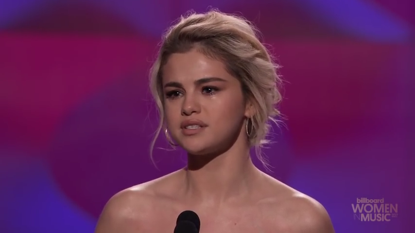 Selena_Gomez_Tearfully_Accepts_Woman_of_the_Year_Award_at_Billboard_s_Women_in_Music_2017_-_YouTube_28480p29_mp40182.png