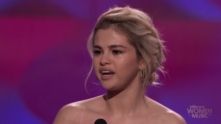 Selena_Gomez_Tearfully_Accepts_Woman_of_the_Year_Award_at_Billboard_s_Women_in_Music_2017_-_YouTube_28480p29_mp40189.png