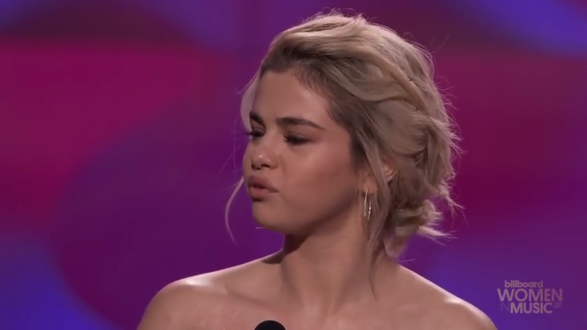 Selena_Gomez_Tearfully_Accepts_Woman_of_the_Year_Award_at_Billboard_s_Women_in_Music_2017_-_YouTube_28480p29_mp40191.png