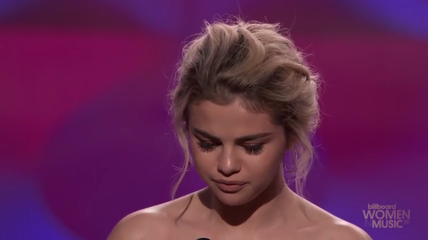 Selena_Gomez_Tearfully_Accepts_Woman_of_the_Year_Award_at_Billboard_s_Women_in_Music_2017_-_YouTube_28480p29_mp40194.png