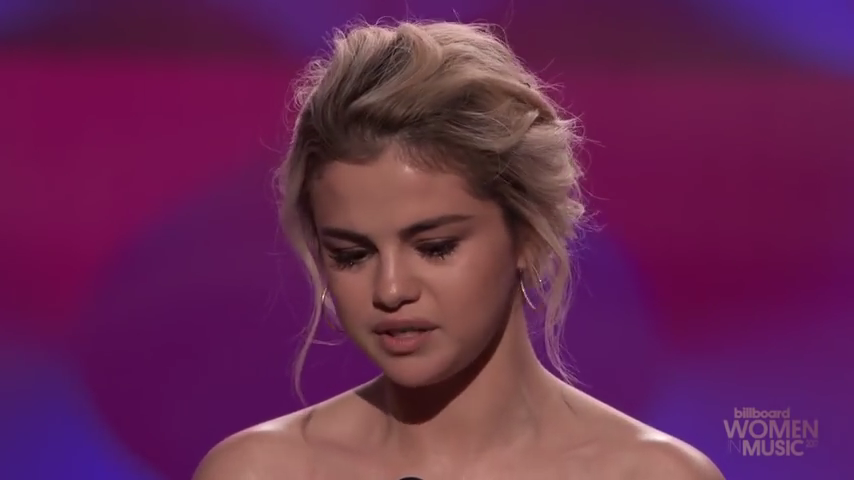 Selena_Gomez_Tearfully_Accepts_Woman_of_the_Year_Award_at_Billboard_s_Women_in_Music_2017_-_YouTube_28480p29_mp40196.png