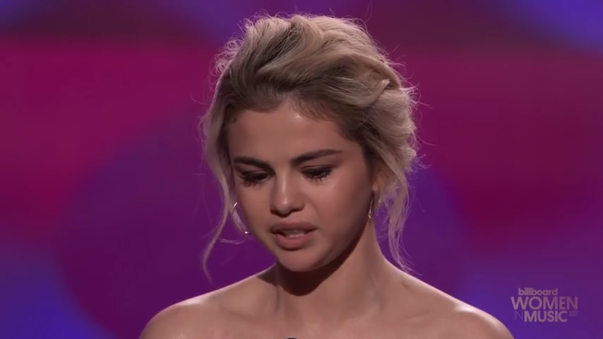 Selena_Gomez_Tearfully_Accepts_Woman_of_the_Year_Award_at_Billboard_s_Women_in_Music_2017_-_YouTube_28480p29_mp40197.png
