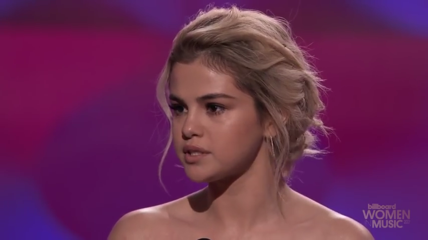 Selena_Gomez_Tearfully_Accepts_Woman_of_the_Year_Award_at_Billboard_s_Women_in_Music_2017_-_YouTube_28480p29_mp40211.png