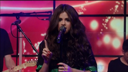 Selena_Gomez_Slow_Down_Live_with_Kelly_and_Michael_052.jpg
