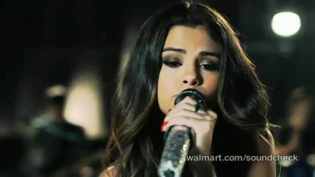 Selena_Gomez_Walmart_Soundcheck-_Hit_the_Lights_361.jpg
