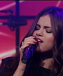 Selena_Gomez_Slow_Down_Live_with_Kelly_and_Michael_107.jpg