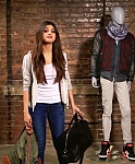 help_Selena_Gomez_choose_a_bag_to_match_this_outfit21_1080p_28Video_Only29_019.jpg