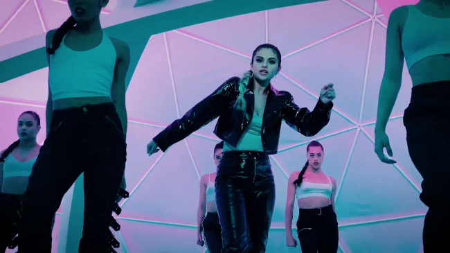 Selena_Gomez_-_Look_At_Her_Now_28Official_Music_Video29_-_YouTube_281080p29_mp41137.png