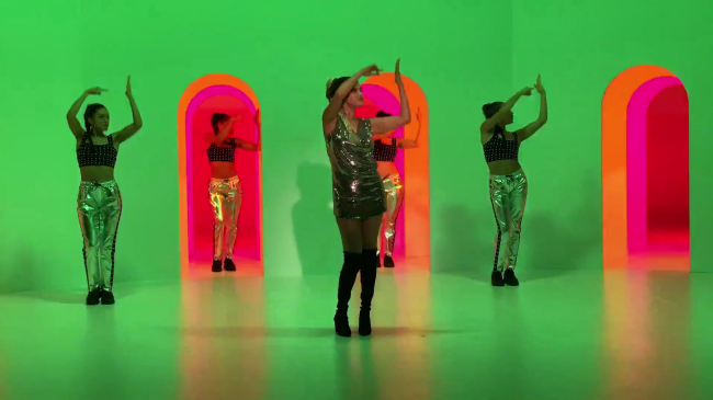 Selena_Gomez_-_Look_At_Her_Now_28Official_Music_Video29_-_YouTube_281080p29_mp41176.png