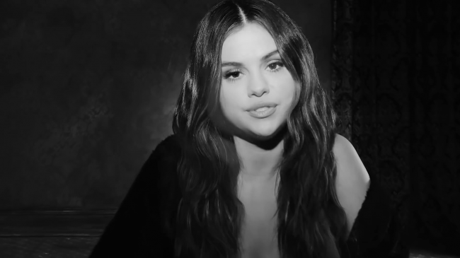 Selena_Gomez_-_Lose_You_To_Love_Me_28Official_Music_Video29_-_YouTube_281080p29_mp40941.png