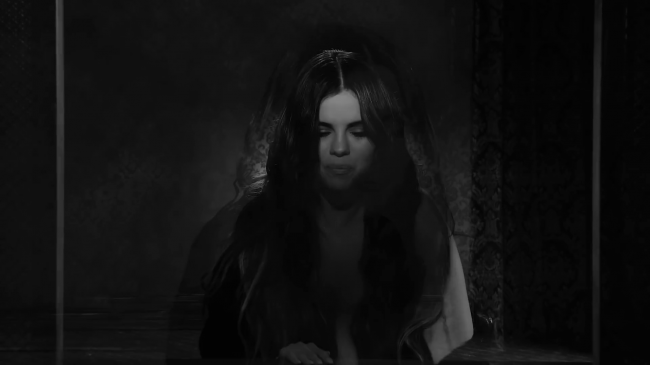 Selena_Gomez_-_Lose_You_To_Love_Me_28Official_Music_Video29_-_YouTube_281080p29_mp40959.png