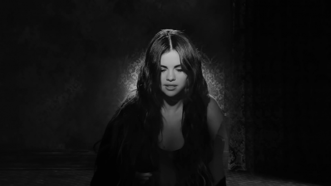 Selena_Gomez_-_Lose_You_To_Love_Me_28Official_Music_Video29_-_YouTube_281080p29_mp40960.png
