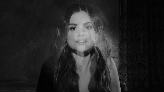 Selena_Gomez_-_Lose_You_To_Love_Me_28Official_Music_Video29_-_YouTube_281080p29_mp40977.png