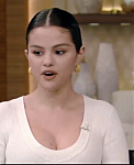 Selena_Gomez_Got_Stung_by_a_Bee_in_Hawaii_-_YouTube_28720p29_mp40219.png