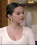 Selena_Gomez_Got_Stung_by_a_Bee_in_Hawaii_-_YouTube_28720p29_mp40220.png