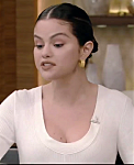Selena_Gomez_Got_Stung_by_a_Bee_in_Hawaii_-_YouTube_28720p29_mp40239.png