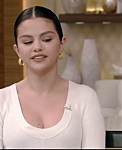 Selena_Gomez_Got_Stung_by_a_Bee_in_Hawaii_-_YouTube_28720p29_mp40249.png