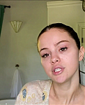 Selena_Gomez_s_Guide_to_the_Perfect_Cat_Eye___Beauty_Secrets___Vogue_-_YouTube_281080p29_mp40101.png