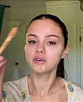 Selena_Gomez_s_Guide_to_the_Perfect_Cat_Eye___Beauty_Secrets___Vogue_-_YouTube_281080p29_mp40116.png