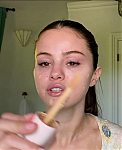 Selena_Gomez_s_Guide_to_the_Perfect_Cat_Eye___Beauty_Secrets___Vogue_-_YouTube_281080p29_mp40117.png