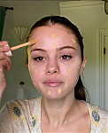 Selena_Gomez_s_Guide_to_the_Perfect_Cat_Eye___Beauty_Secrets___Vogue_-_YouTube_281080p29_mp40121.png