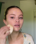 Selena_Gomez_s_Guide_to_the_Perfect_Cat_Eye___Beauty_Secrets___Vogue_-_YouTube_281080p29_mp40123.png
