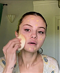 Selena_Gomez_s_Guide_to_the_Perfect_Cat_Eye___Beauty_Secrets___Vogue_-_YouTube_281080p29_mp40124.png