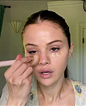 Selena_Gomez_s_Guide_to_the_Perfect_Cat_Eye___Beauty_Secrets___Vogue_-_YouTube_281080p29_mp40153.png