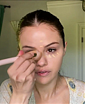 Selena_Gomez_s_Guide_to_the_Perfect_Cat_Eye___Beauty_Secrets___Vogue_-_YouTube_281080p29_mp40155.png