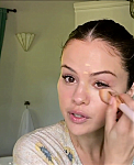 Selena_Gomez_s_Guide_to_the_Perfect_Cat_Eye___Beauty_Secrets___Vogue_-_YouTube_281080p29_mp40158.png