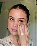 Selena_Gomez_s_Guide_to_the_Perfect_Cat_Eye___Beauty_Secrets___Vogue_-_YouTube_281080p29_mp40443.png