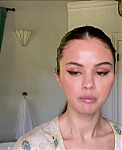 Selena_Gomez_s_Guide_to_the_Perfect_Cat_Eye___Beauty_Secrets___Vogue_-_YouTube_281080p29_mp40446.png