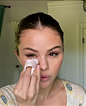 Selena_Gomez_s_Guide_to_the_Perfect_Cat_Eye___Beauty_Secrets___Vogue_-_YouTube_281080p29_mp40460.png