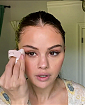 Selena_Gomez_s_Guide_to_the_Perfect_Cat_Eye___Beauty_Secrets___Vogue_-_YouTube_281080p29_mp40461.png