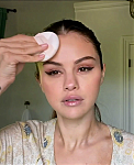Selena_Gomez_s_Guide_to_the_Perfect_Cat_Eye___Beauty_Secrets___Vogue_-_YouTube_281080p29_mp40463.png